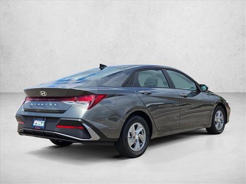 Used 2026 Hyundai Elantra SE FWD image 5