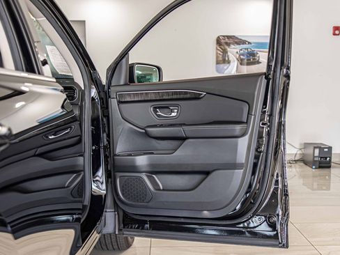 Used 2025 Honda Pilot Elite image 43