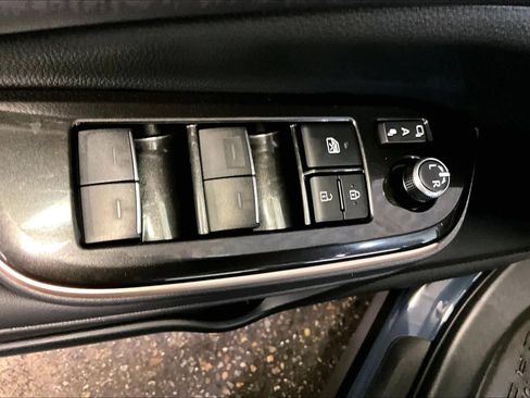 Certified 2025 Toyota Crown Signia image 32