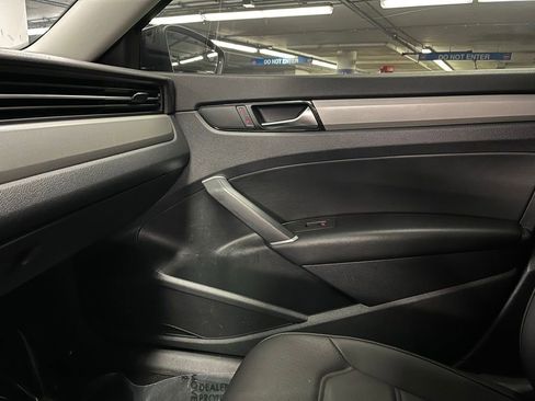 Used 2021 Volkswagen Passat 2.0T SE image 30