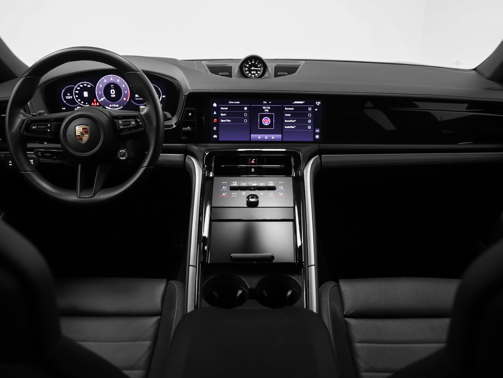 Certified 2025 Porsche Panamera 4 AWD/4WD image 28