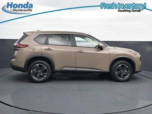 Used 2025 Nissan Rogue SV FWD image 11