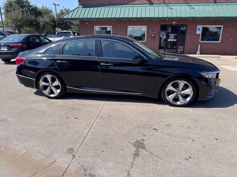 Used 2018 Honda Accord Touring image 3