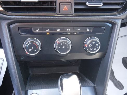 Used 2022 Volkswagen Taos SE image 14