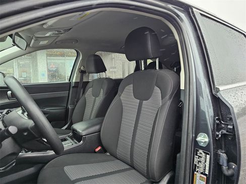 Used 2023 Kia Sorento LX image 16