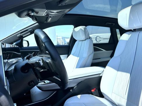 Certified 2024 Cadillac Lyriq Luxury AWD/4WD image 17