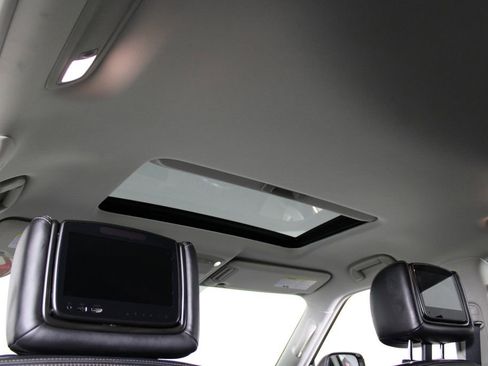 Certified 2022 Nissan Armada Platinum w/ Captain's Chairs Package image 27