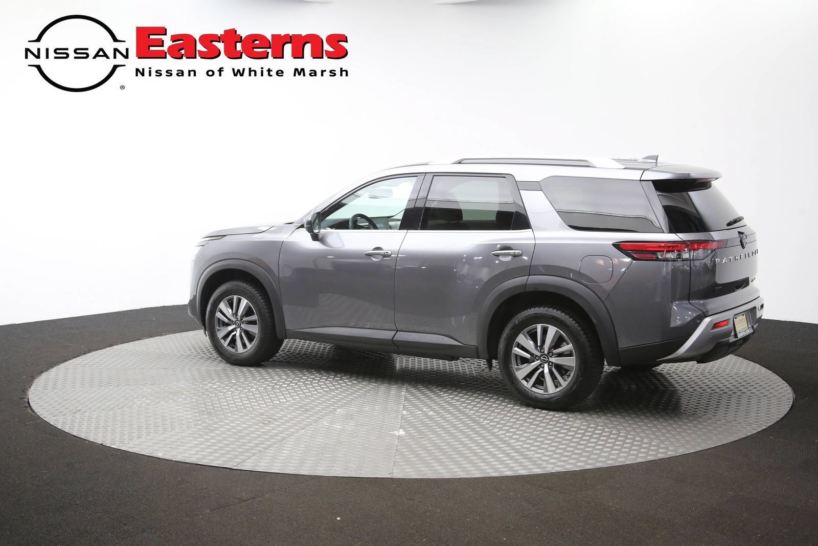 Used 2022 Nissan Pathfinder SL AWD/4WD image 63