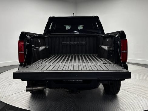 Used 2025 Toyota Tacoma TRD Sport AWD/4WD image 38