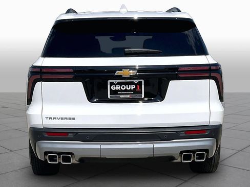 Used 2025 Chevrolet Traverse LT w/ Enhanced Driving Package FWD image 5