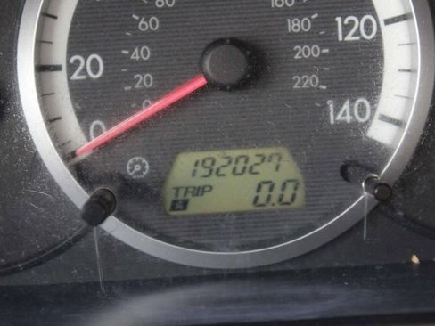 Used 2006 MAZDA MAZDA5 Touring FWD image 9