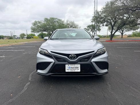 Used 2022 Toyota Camry SE FWD image 2