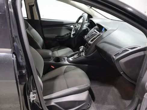 Used 2014 Ford Focus SE w/ SE Winter Package FWD image 21