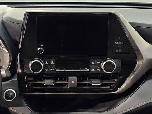 Certified 2025 Toyota Highlander LE FWD image 16