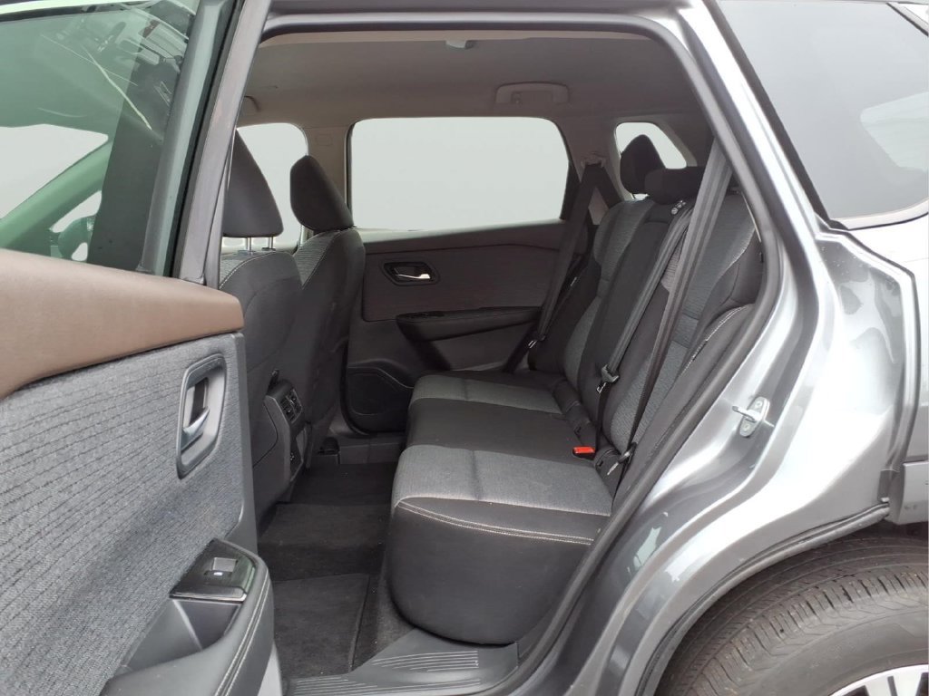 Used 2023 Nissan Rogue SV AWD/4WD image 32