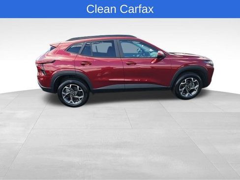 Used 2024 Chevrolet Trax LT w/ LT Convenience Package image 6