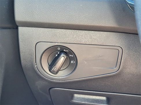 Used 2021 Volkswagen Tiguan S image 23