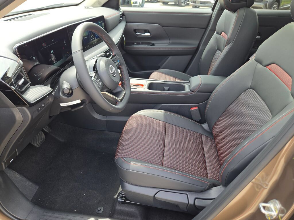 Used 2026 Nissan Kicks SR w/ SR Premium Package AWD/4WD image 18