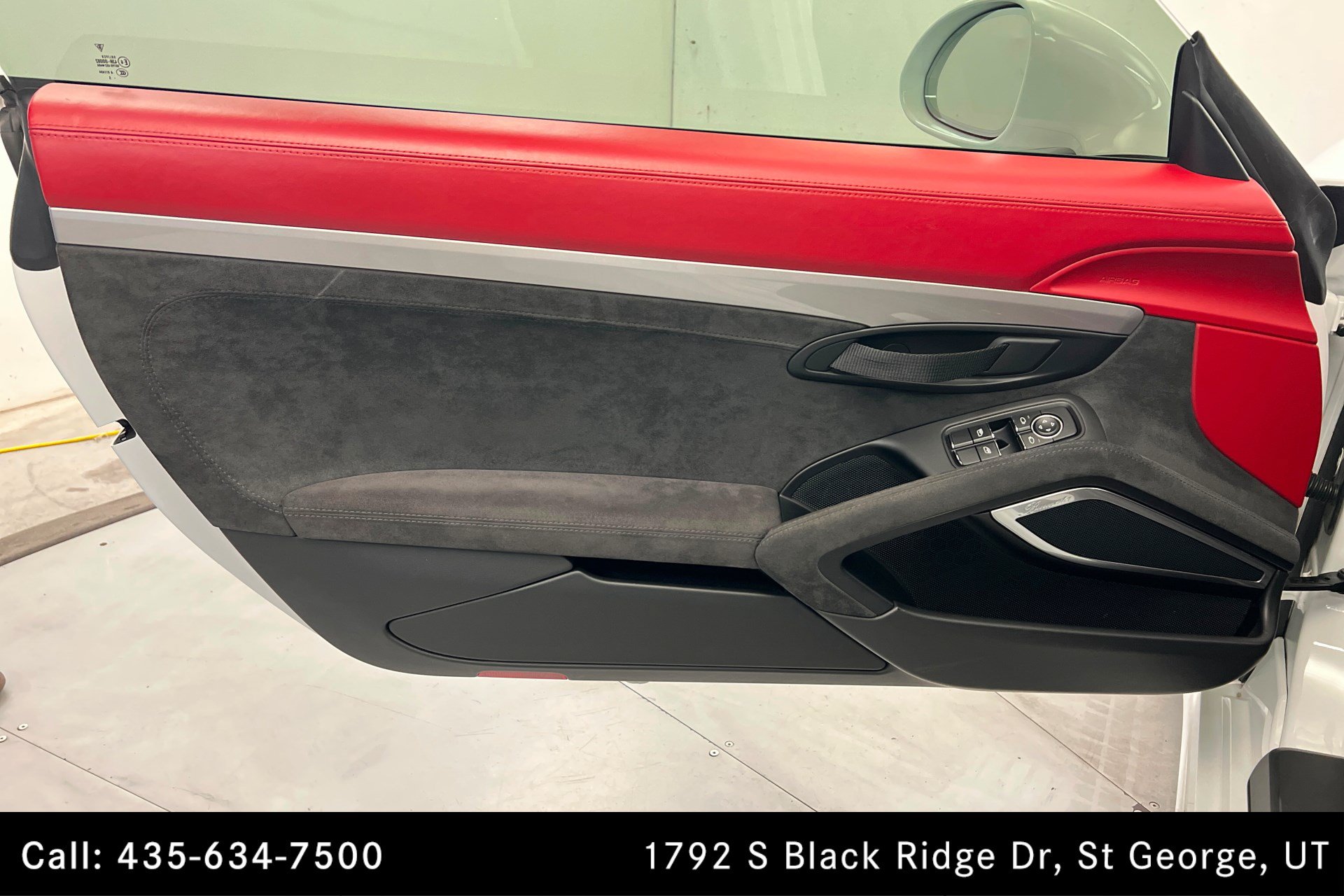 Used 2016 Porsche Boxster Spyder RWD image 10