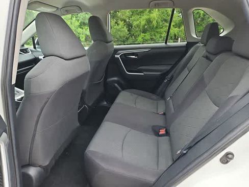 Used 2021 Toyota RAV4 XLE AWD/4WD image 16