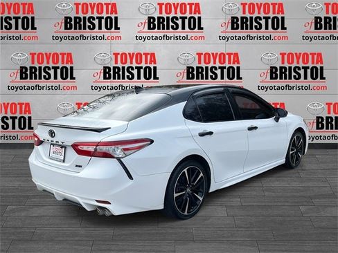 Used 2019 Toyota Camry XSE image 3