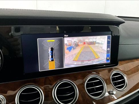 Used 2018 Mercedes-Benz E 300 4MATIC image 29