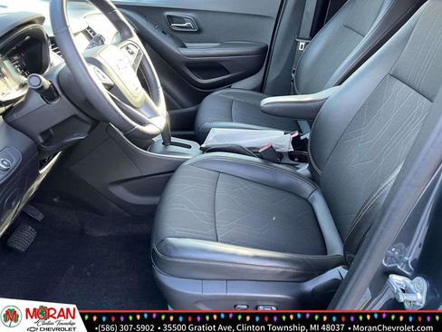 Certified 2022 Chevrolet Trax LT w/ Driver Confidence Package image 17