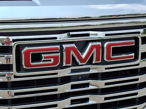 Used 2026 GMC Sierra 1500 Denali w/ Technology Package AWD/4WD image 36