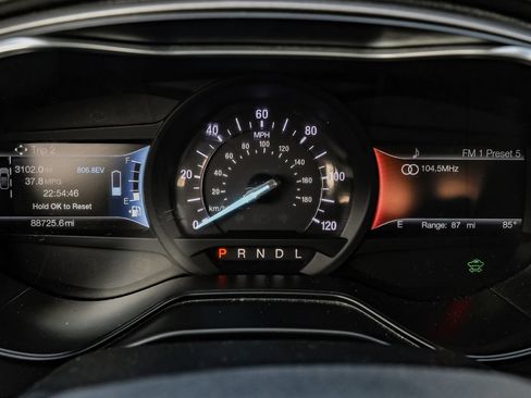 Used 2019 Ford Fusion SE FWD image 18