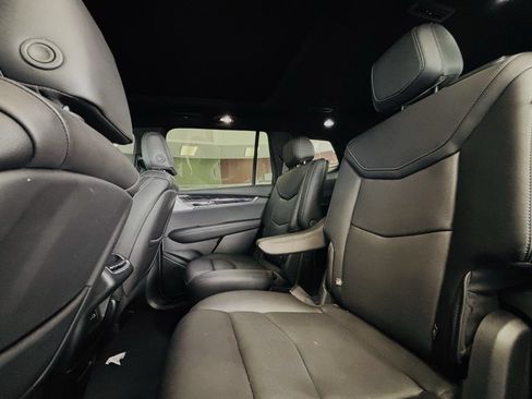 Used 2024 Cadillac XT6 Premium Luxury w/ Technology Package FWD image 37