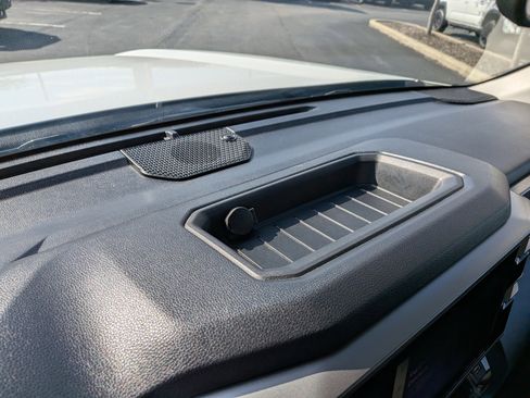 Used 2022 Toyota Tundra SR5 w/ SR5 Convenience Package image 32