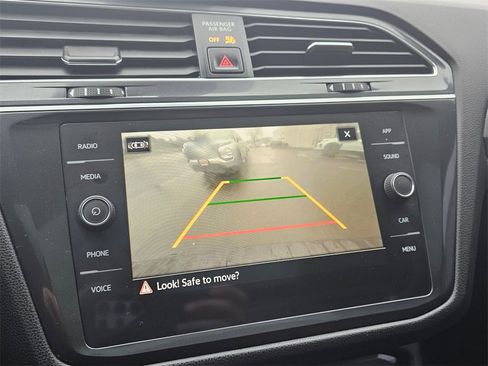 Used 2022 Volkswagen Tiguan SE image 21