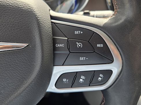 Used 2017 Chrysler Pacifica Touring-L Plus w/ Advanced Safetytec Group image 27