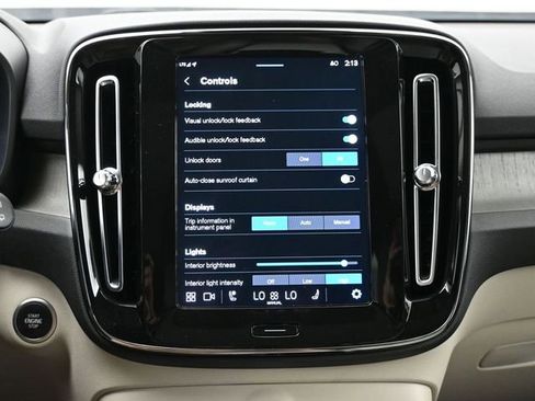 Used 2024 Volvo XC40 B5 Plus w/ Climate Package image 17