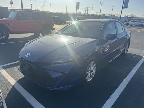 Used 2025 Toyota Camry LE image 2
