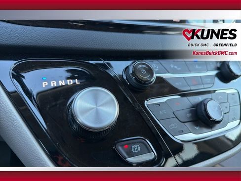 Used 2024 Chrysler Pacifica Touring-L image 26