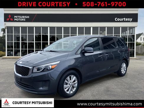 Used 2017 Kia Sedona LX image 1