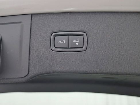 Used 2024 Porsche Cayenne image 41