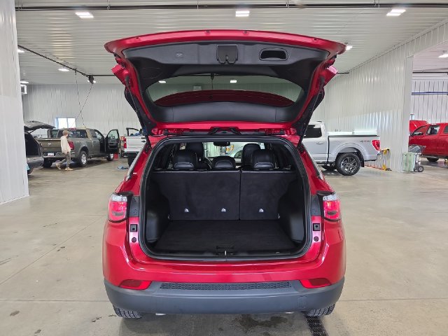 Used 2025 Jeep Compass Latitude AWD/4WD image 28