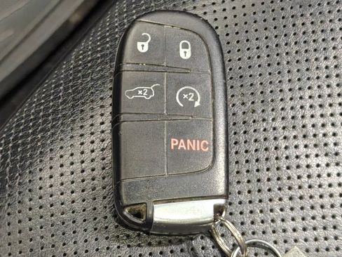 Used 2015 Jeep Grand Cherokee Overland w/ Advanced Technology Group AWD/4WD image 13