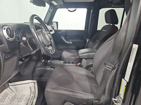 Used 2014 Jeep Wrangler Unlimited Rubicon w/ Connectivity Group image 10
