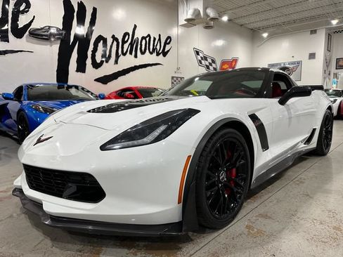 Used 2015 Chevrolet Corvette Z06 w/ 3LZ Preferred Equipment Group RWD image 16