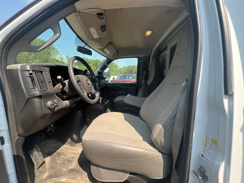 Used 2024 Chevrolet Express 3500 w/ Power Convenience Package RWD image 15