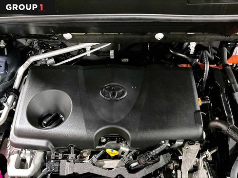 Certified 2021 Toyota Venza LE image 32