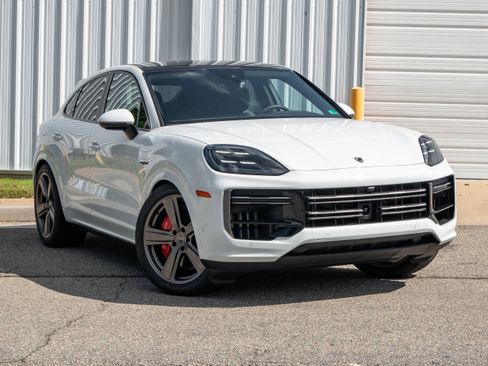New 2025 Porsche Cayenne Turbo AWD/4WD image 9