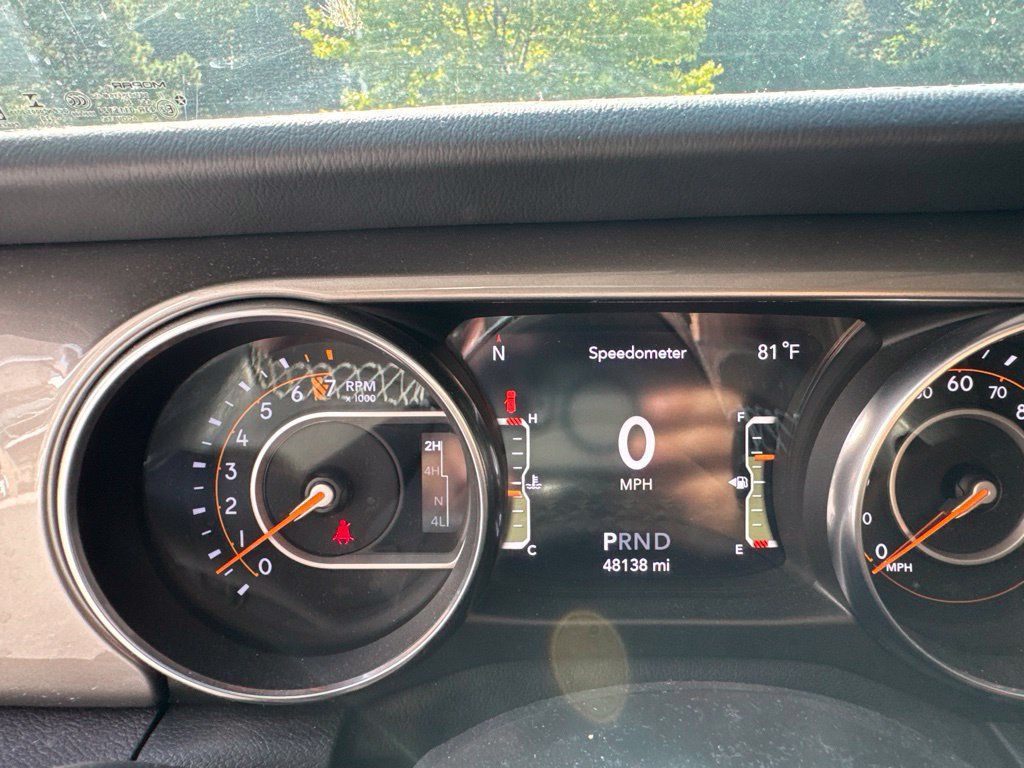 Used 2020 Jeep Wrangler Unlimited Sahara w/ Cold Weather Group AWD/4WD image 13