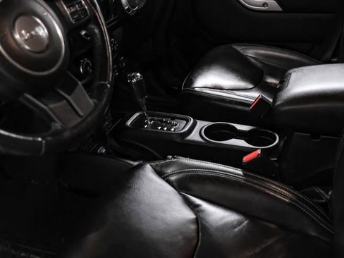 Used 2016 Jeep Wrangler Unlimited Rubicon w/ Connectivity Group image 19