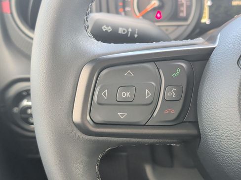 Used 2025 Jeep Gladiator Rubicon AWD/4WD image 14