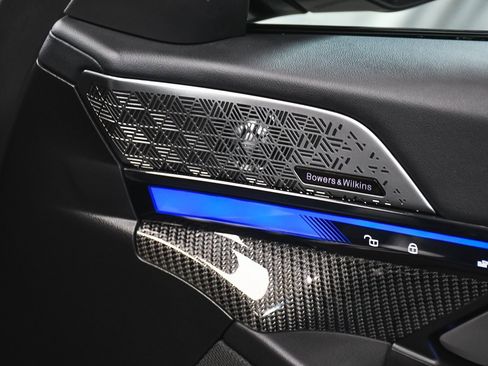 Used 2025 BMW M5 w/ Executive Package image 23