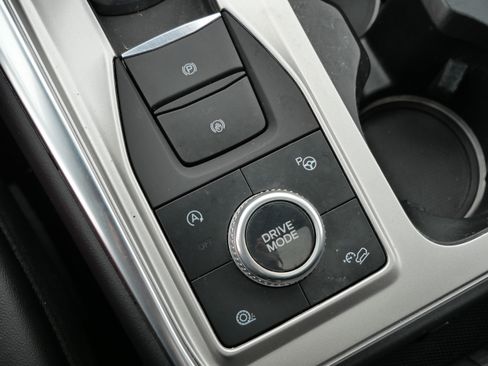 Used 2020 Ford Explorer Platinum w/ Premium Technology Package image 27